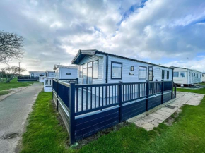 Beautiful 6 Berth Caravan, Nearby Beach In Suffolk Ref 68016Bs